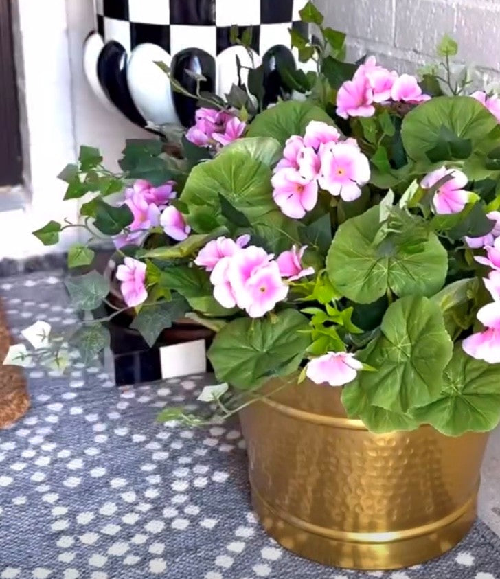 Wild Geranium Urn Filler with Adjustable Height