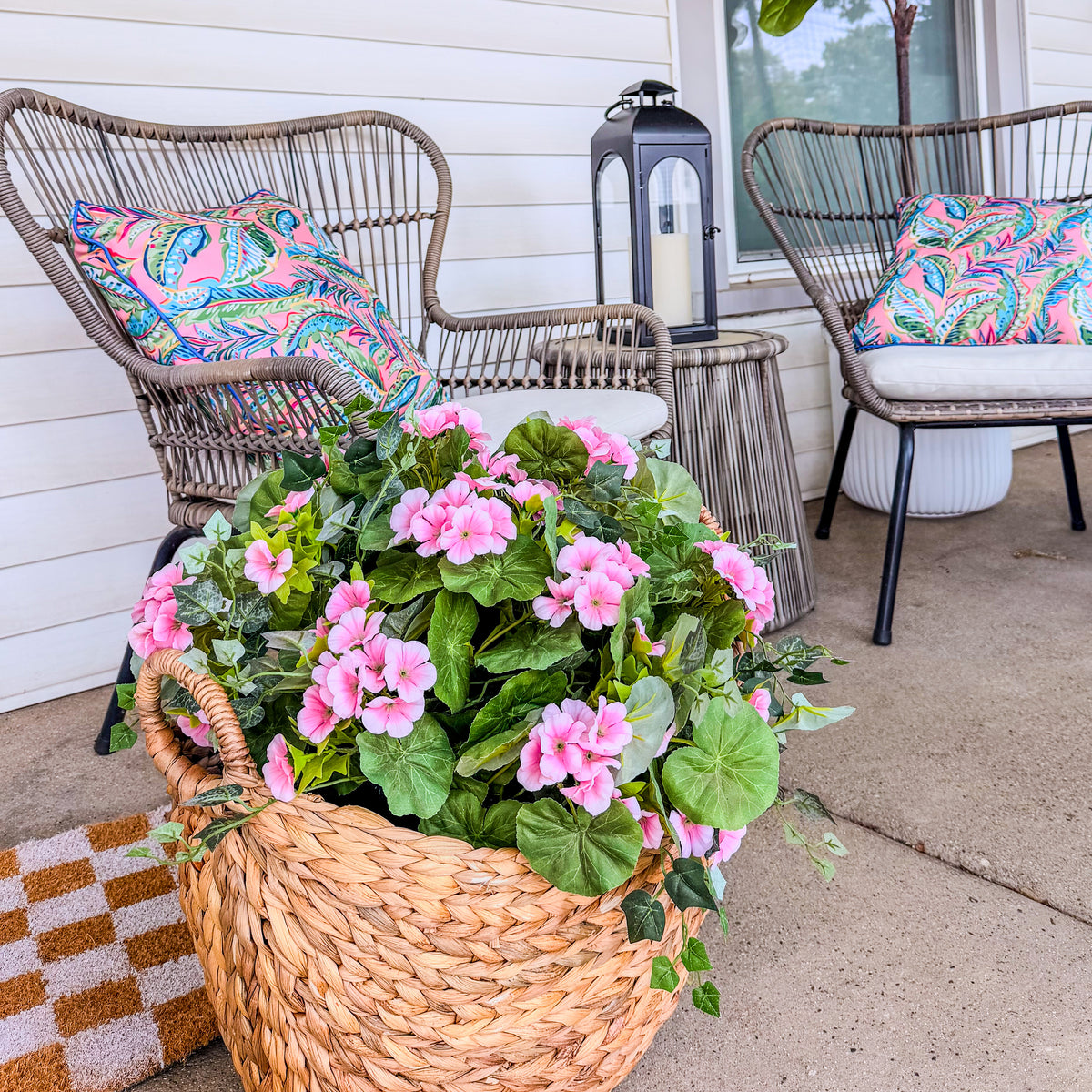 Wild Geranium Urn Filler with Adjustable Height