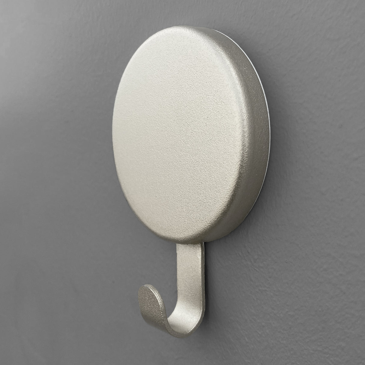 Attract Magnetic Hanger, 1 Pack - Textured Silver