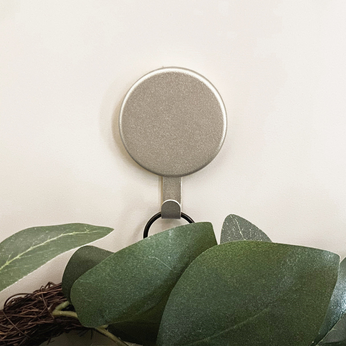 Attract Magnetic Hanger, 1 Pack - Textured Silver