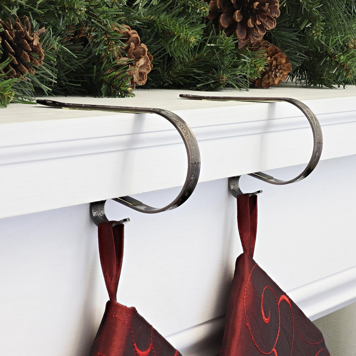 Stocking Holder - The Original MantleClip?« Stocking Holder - Embossed Holly - Oil-Rubbed Bronze