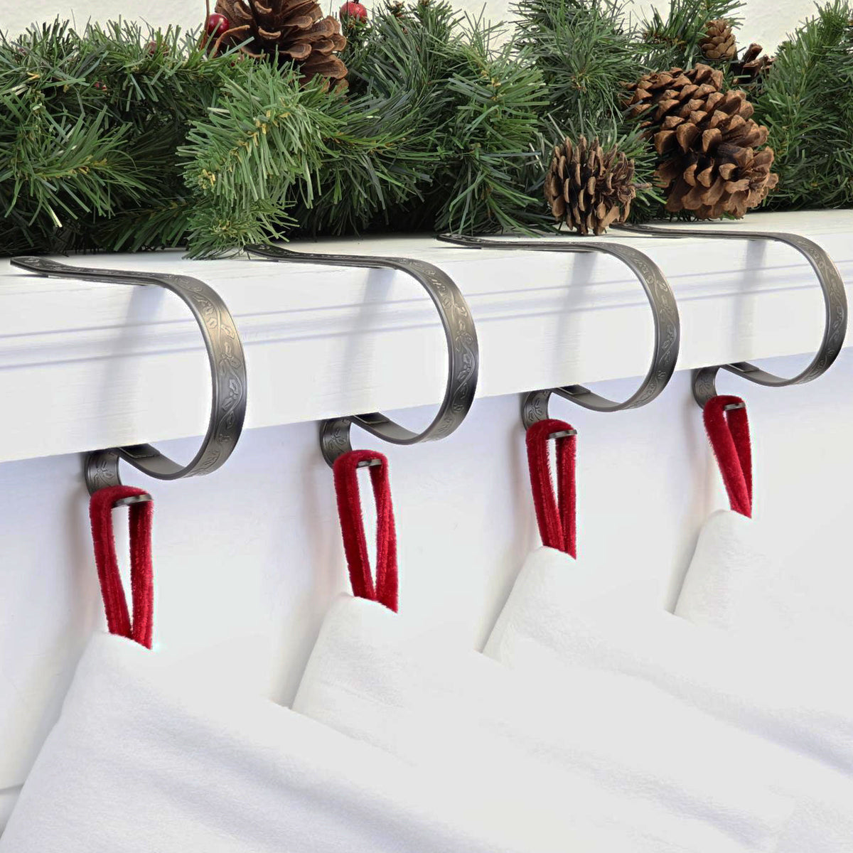 Stocking Holder - The Original MantleClip?« Stocking Holder - Embossed Holly - Pewter