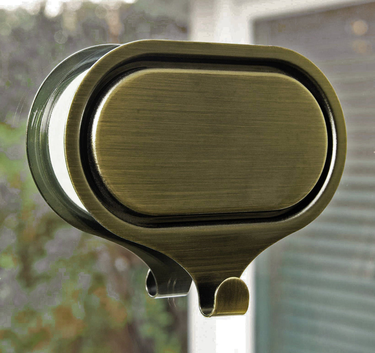 Wreath Hangers - Attract?« Dual Magnetic Wreath Hanger - 2 Pack - Antique Brass