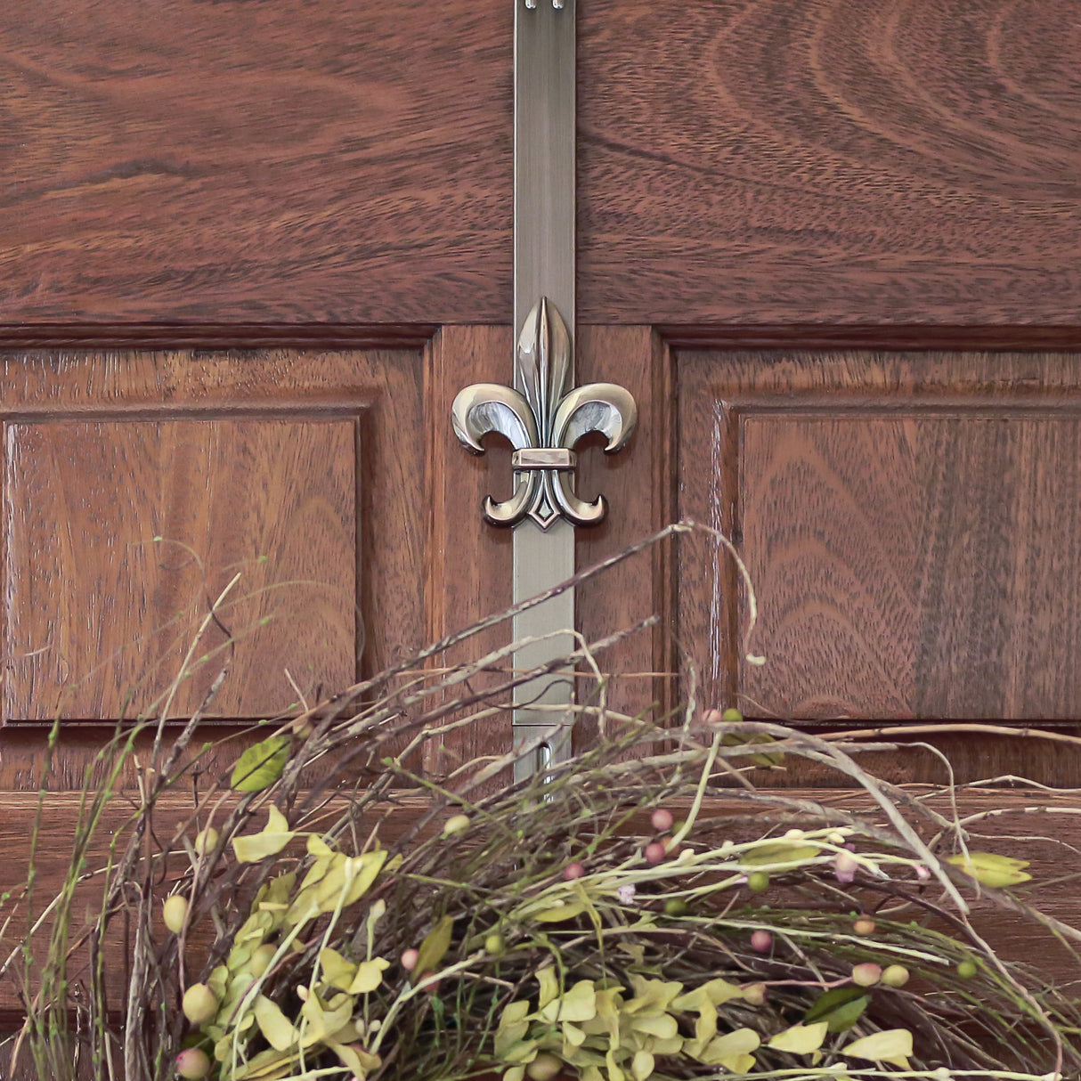 Adapt Adjustable Wreath Hanger with Fleur-de-lis Icon - 2 Pack (Brass or Bronze)
