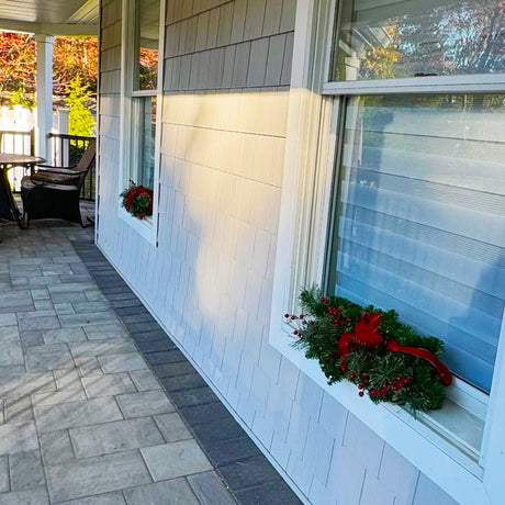 28 Inch Classic Pre-lit Window Swag with LED Lights