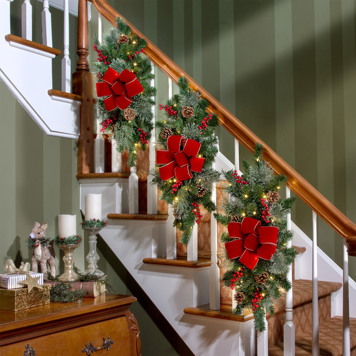 26 Inch Classic Pre-lit Christmas Staircase Swag
