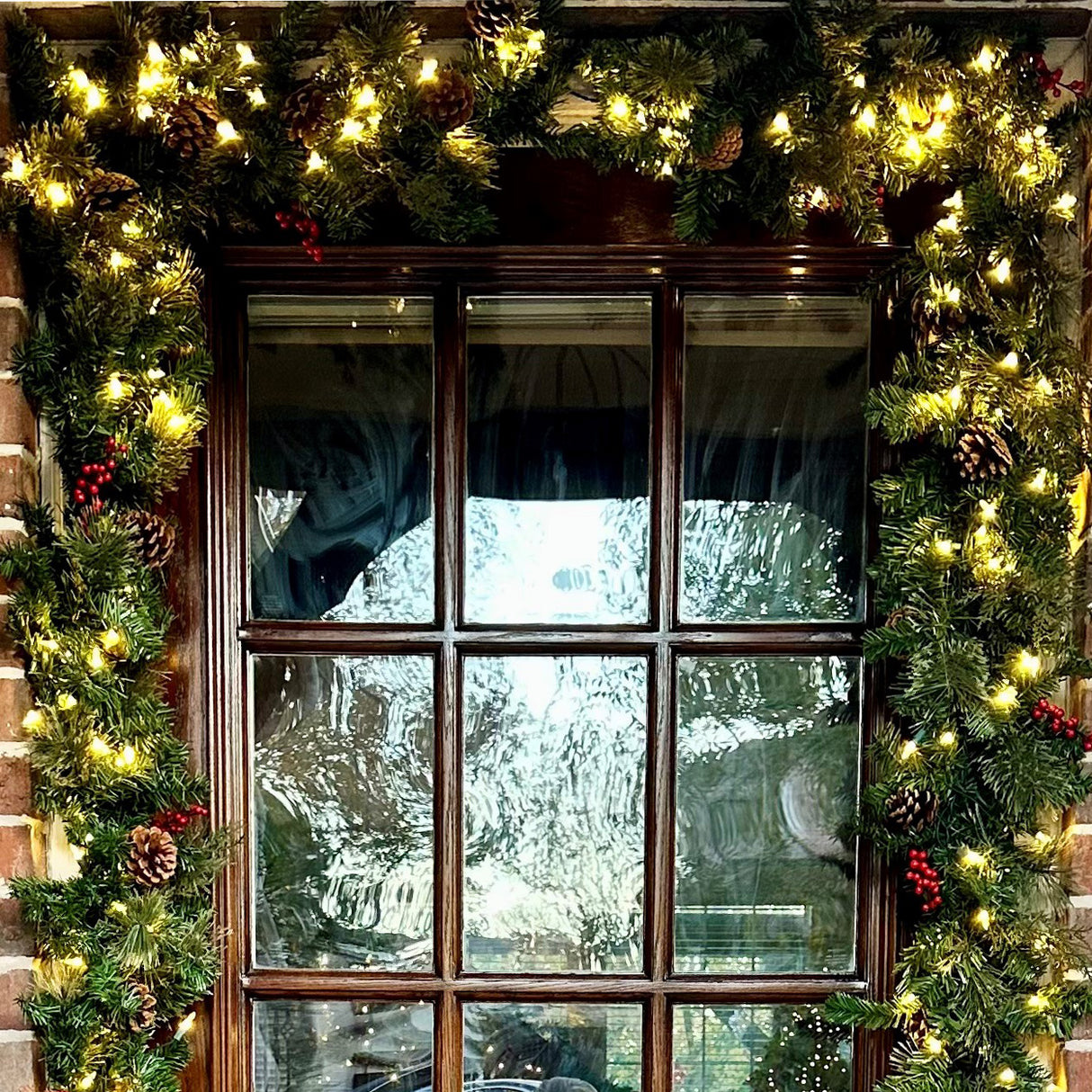 Classic Pre-lit Christmas Garland