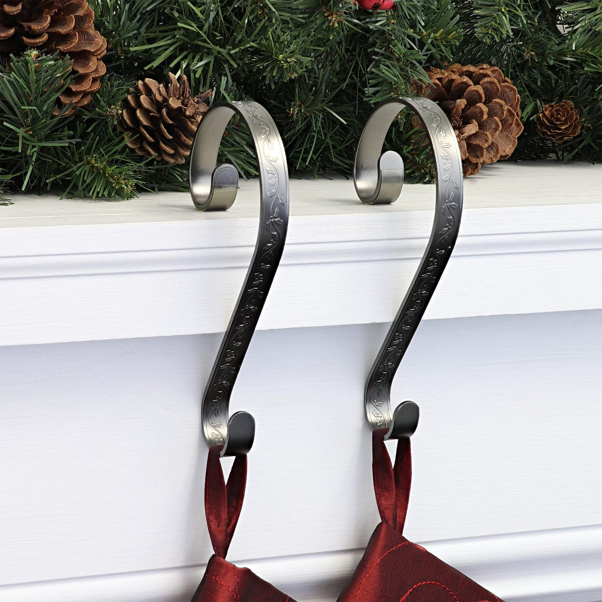 Stocking Holder - Stocking Scrolls?« - Embossed Holly - Pewter