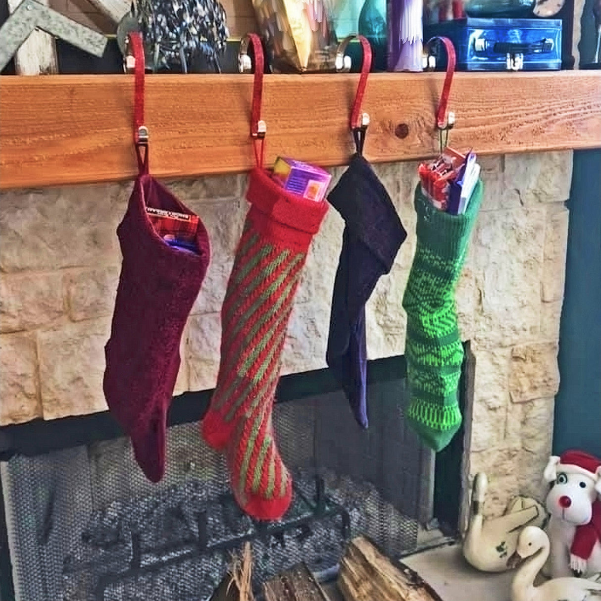 Stocking Holder - Stocking Scrolls?« - Glitter Red