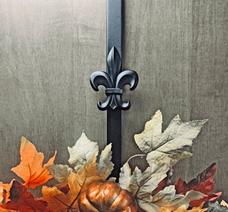 Wreath Hangers - Adapt™ Adjustable Wreath Hanger With Fleur-de-lis Icon - Matte Black